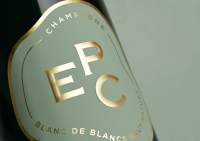 Bouteilles de champagne EPC présentées au Diamono Hi-Fi Bar du Terrou-Bi.